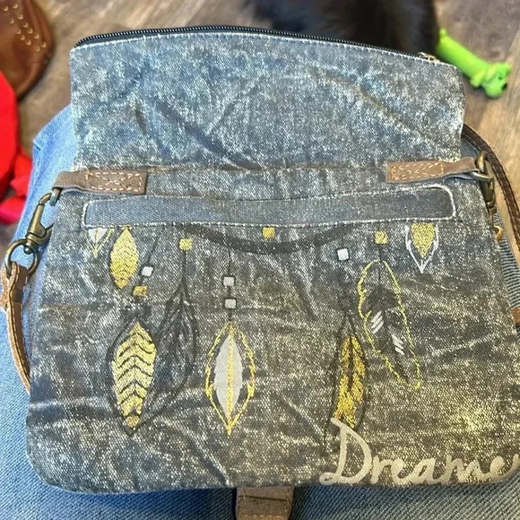 Mona B Gray Distressed ‘Dream’ Feather Crossbody Bag - Picture 2 of 12